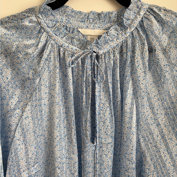 H&M Light Blue Patterned Blouse - Picture 2 of 3